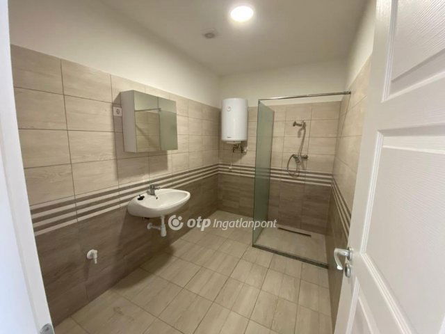 Eladó iroda, Cegléden 40.9 M Ft / költözzbe.hu