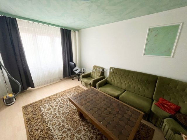 Eladó panellakás, Székesfehérvárott 49.9 M Ft, 2 szobás