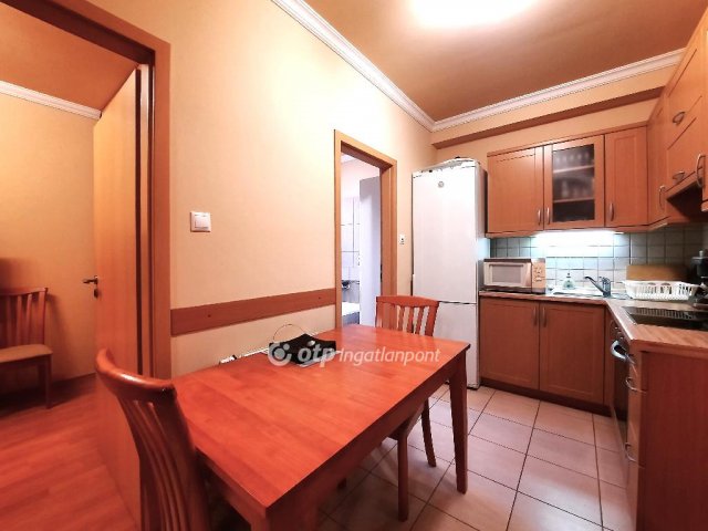 Eladó téglalakás, Siófokon 88.5 M Ft, 2 szobás