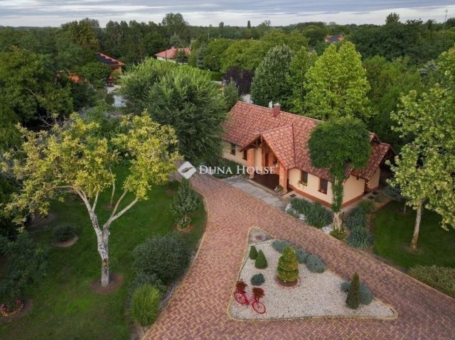 Eladó családi ház, Kecskeméten 450 M Ft, 4 szobás