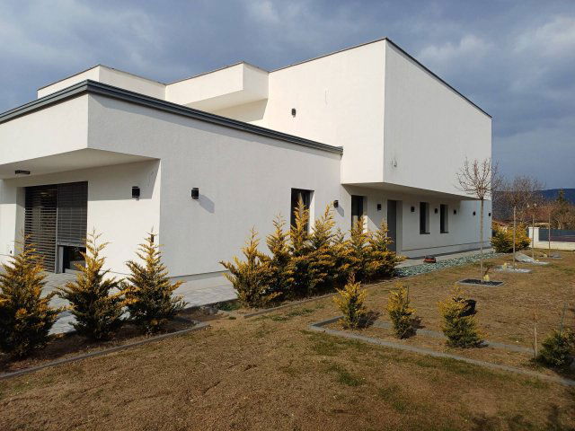 Eladó családi ház, Pilisvörösváron 240 M Ft, 6 szobás