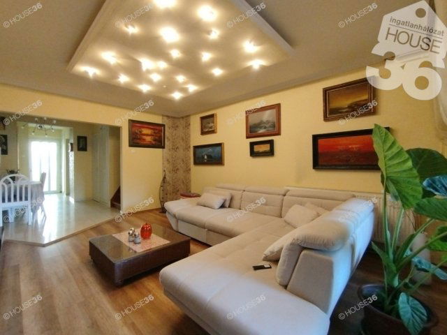 Eladó panellakás, Kecskeméten 79.9 M Ft, 3 szobás