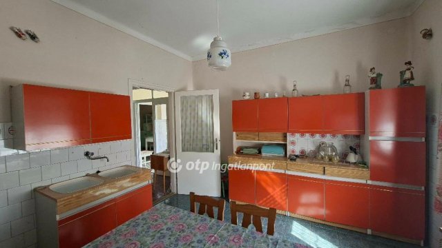 Eladó családi ház, Zalaszentgróton 38.9 M Ft, 2 szobás