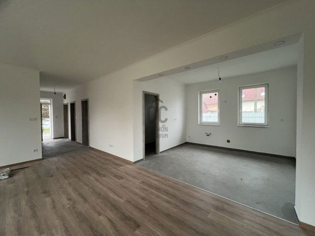 Eladó családi ház, Szigetszentmiklóson 129 M Ft, 5 szobás