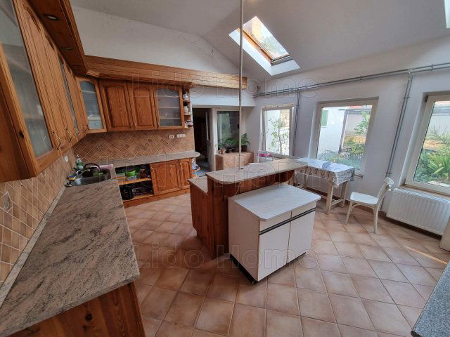 Eladó családi ház, Ádándon 49.9 M Ft, 3 szobás