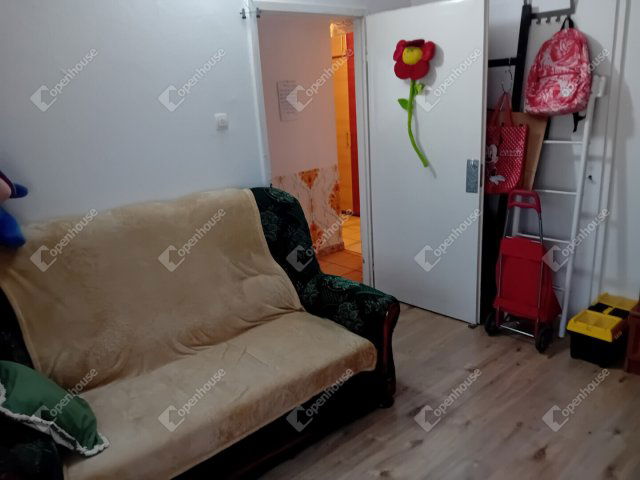 Eladó panellakás, Tatabányán 38.5 M Ft, 2 szobás