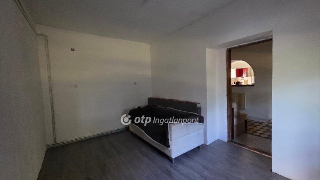 Eladó családi ház, Daruszentmiklóson 11.9 M Ft, 2 szobás