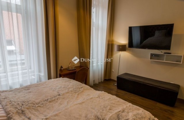 Eladó téglalakás, Budapesten, VII. kerületben 127.9 M Ft