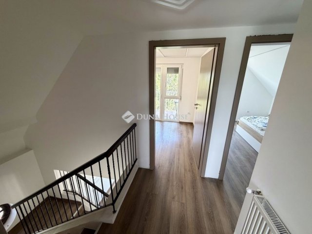 Eladó családi ház, Mohácson 59.99 M Ft, 4 szobás