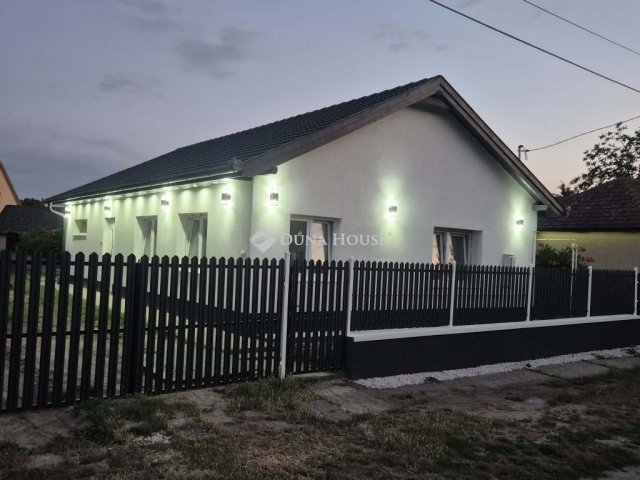 Eladó családi ház, Tápiószelén 44.9 M Ft, 3 szobás
