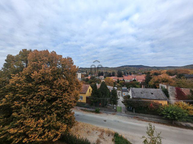 Eladó panellakás, Esztergomban 48.9 M Ft, 2 szobás