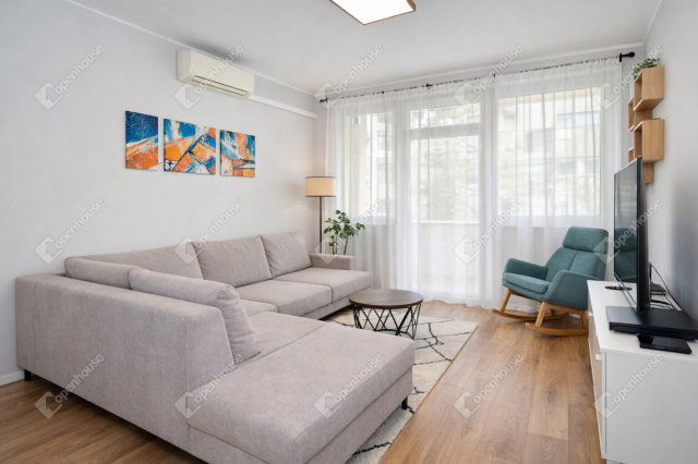 Eladó panellakás, Szegeden 73.999 M Ft, 4 szobás