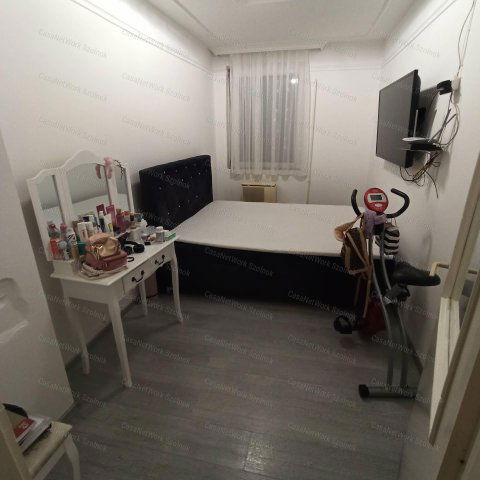 Eladó családi ház, Újszászon 18 M Ft, 4+1 szobás