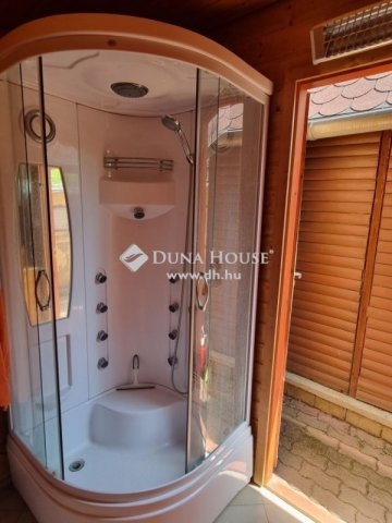 Eladó nyaraló, Balatonakarattyán 40 M Ft, 2 szobás
