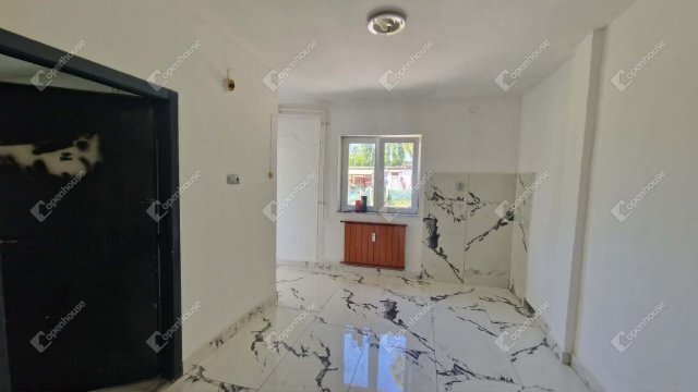 Eladó téglalakás, Almásfüzitőn 24.9 M Ft, 1 szobás