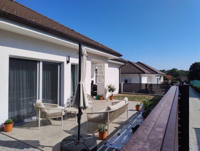 Eladó ikerház, Mogyoródon 99.99 M Ft, 4 szobás