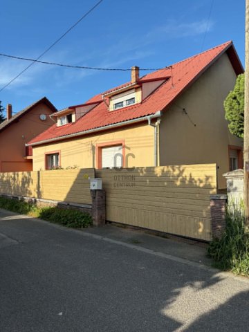 Eladó családi ház, Pécsett 157 M Ft, 7 szobás
