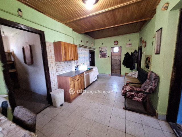 Eladó családi ház, Kunmadarason 3.5 M Ft, 3 szobás