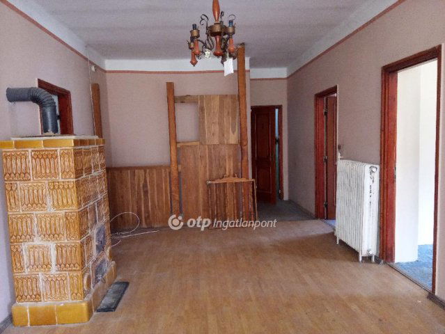 Eladó családi ház, Dombóváron 39.8 M Ft, 6 szobás