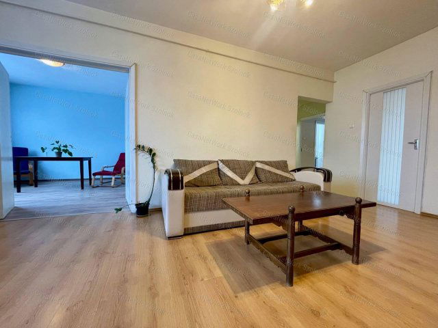 Eladó téglalakás, Szolnokon 45 M Ft, 3 szobás