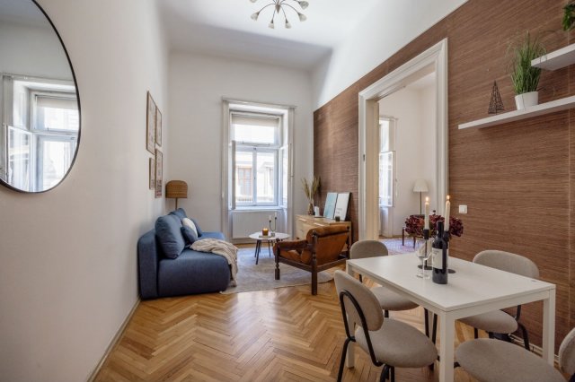Eladó téglalakás, Budapesten, VI. kerületben, Király utcában