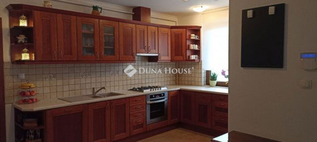 Eladó családi ház, Pilismaróton 248 M Ft, 6 szobás