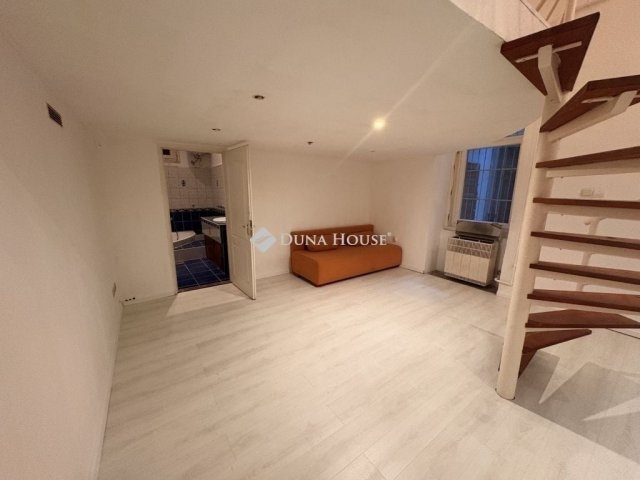 Eladó téglalakás, Budapesten, VI. kerületben 77.9 M Ft, 1 szobás