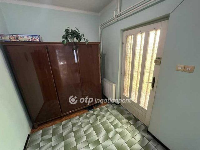 Eladó családi ház, Kazáron 25.6 M Ft, 4 szobás