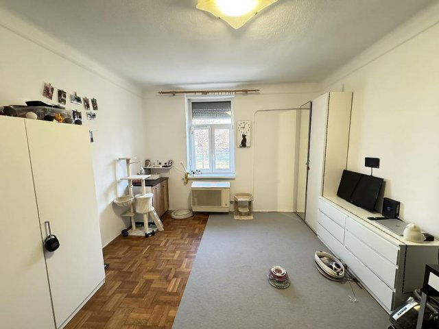 Eladó téglalakás, IV. kerületben, Szent László téren