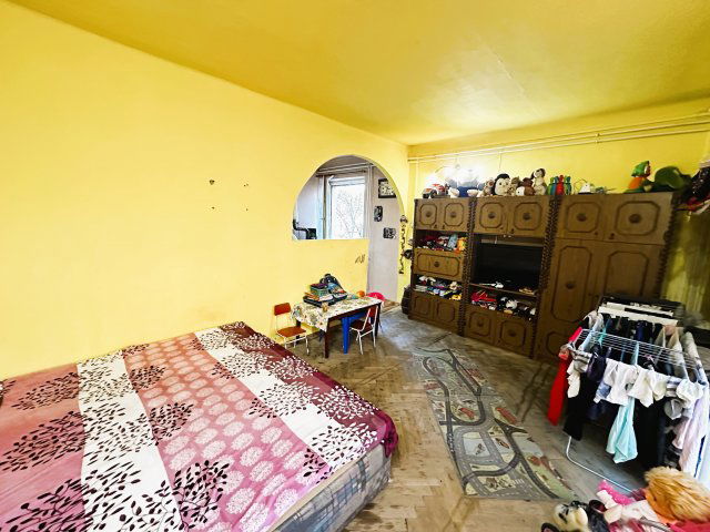 Eladó téglalakás, Komlón 16 M Ft, 2 szobás