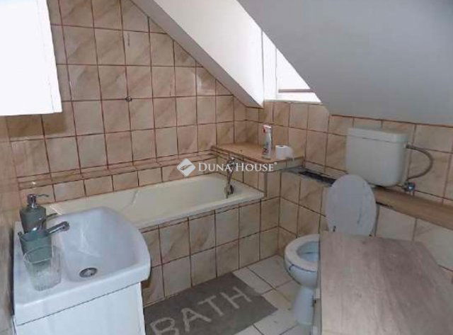 Eladó családi ház, Szentendrén 349.5 M Ft, 7 szobás