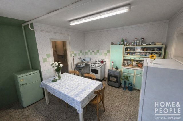 Eladó családi ház, Zsombón 49.9 M Ft, 3 szobás