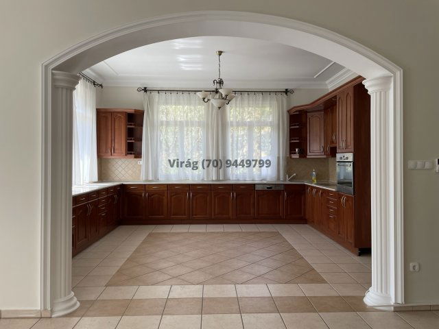 Eladó családi ház, Debrecenben 450 M Ft, 10 szobás