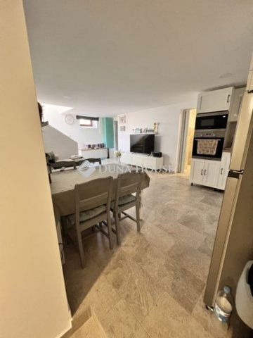 Eladó téglalakás, Veszprémben 48 M Ft, 3 szobás