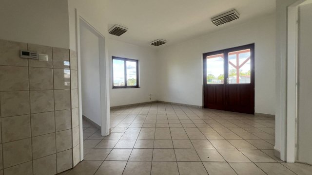 Eladó ipari ingatlan, Vácon 199.9 M Ft, 6 szobás