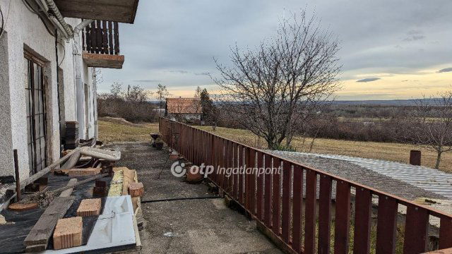 Eladó nyaraló, Zámolyon 16.5 M Ft, 3 szobás