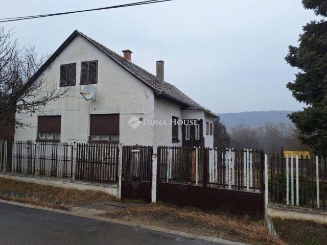 Eladó családi ház, Kisnémediben 59.9 M Ft, 5 szobás