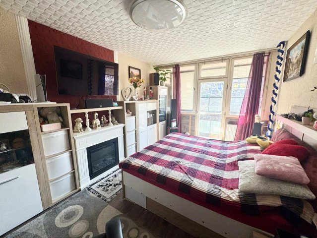 Eladó téglalakás, Budapesten, XX. kerületben, Helsinki úton