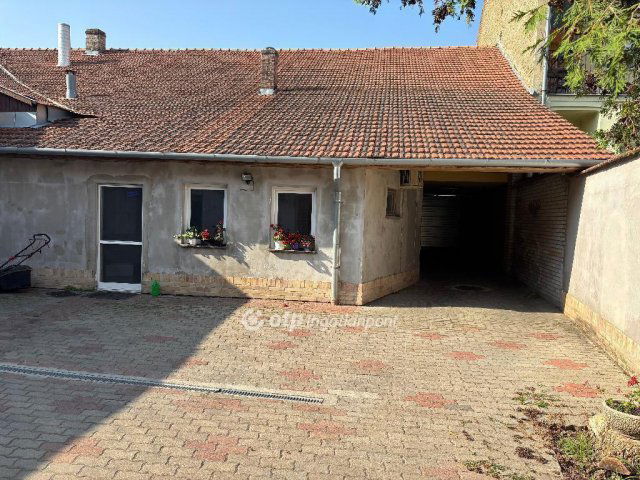 Eladó családi ház, Mohácson 245 M Ft, 4 szobás