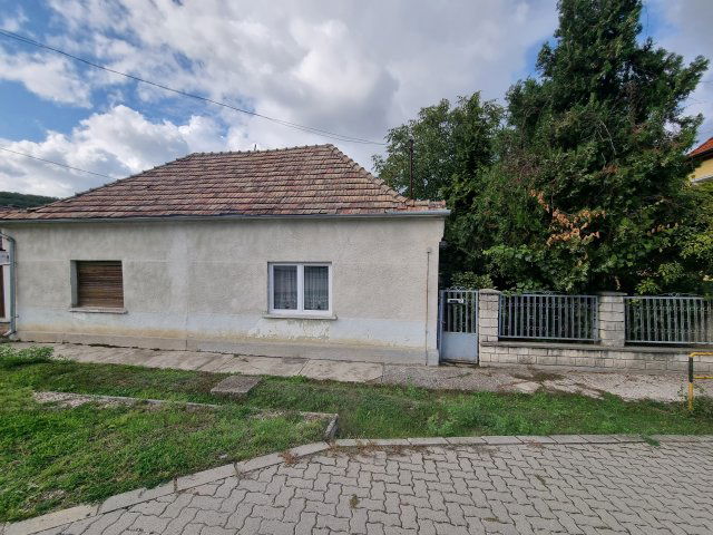 Eladó családi ház, Tarjánon 31.5 M Ft, 3 szobás