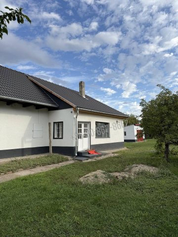 Eladó családi ház, Mezőfalván 39.99 M Ft, 2 szobás