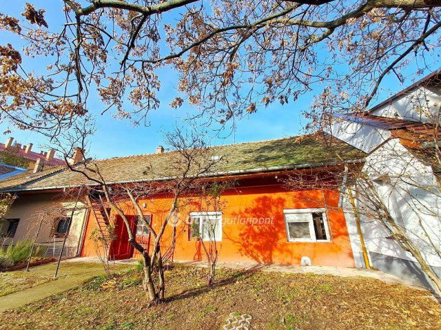 Eladó téglalakás, Kecskeméten 44.95 M Ft, 2 szobás