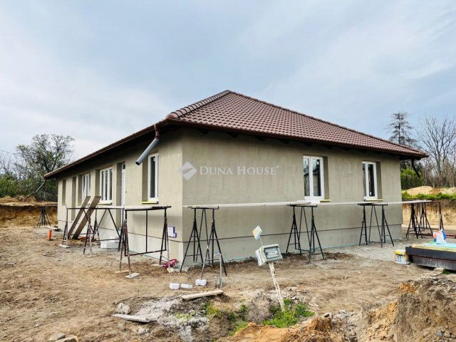 Eladó ikerház, Monoron 62.9 M Ft, 4 szobás / költözzbe.hu