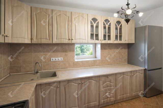 Eladó családi ház, Sukorón 75 M Ft, 3 szobás