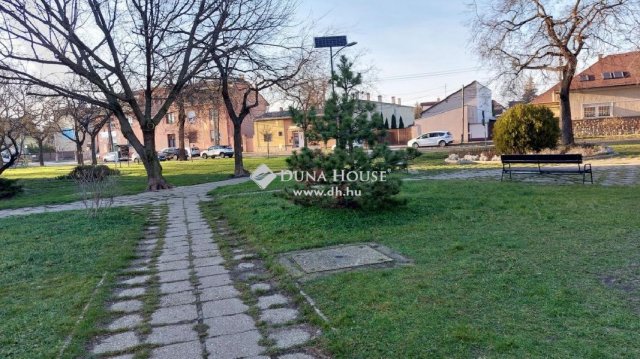 Eladó téglalakás, Budapesten, XV. kerületben 69.5 M Ft, 2 szobás