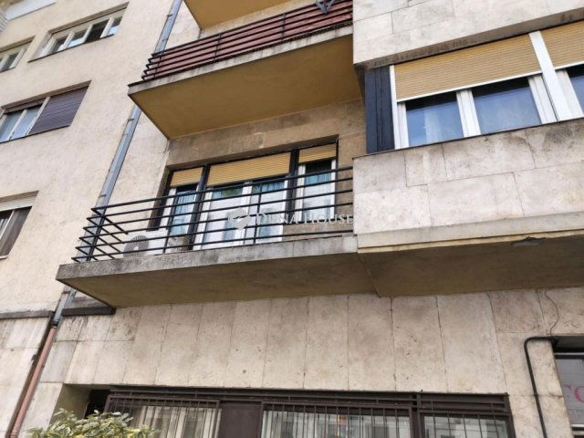 Eladó téglalakás, Budapesten, II. kerületben 180 M Ft, 3 szobás