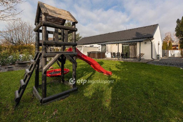 Eladó ikerház, Balatonvilágoson 120 M Ft, 2+1 szobás