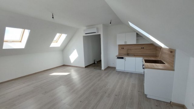 Eladó téglalakás, Besnyőn 39.9 M Ft, 2+1 szobás