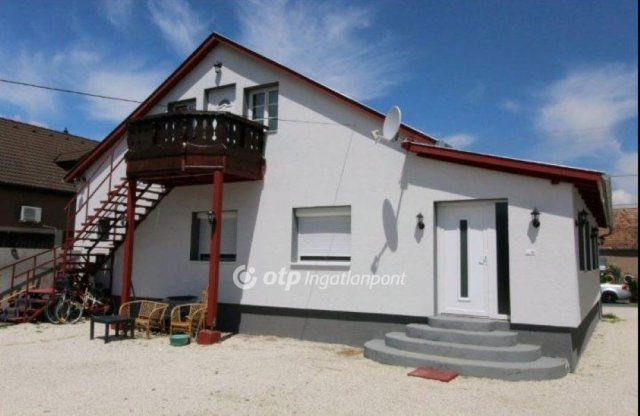 Eladó családi ház, Celldömölkön 79.99 M Ft, 4+3 szobás