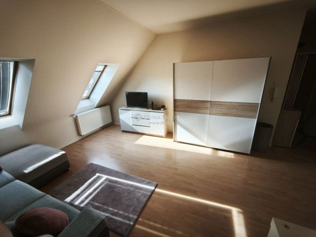 Eladó téglalakás, Pécsett, Vadász utcában 35.5 M Ft, 1 szobás